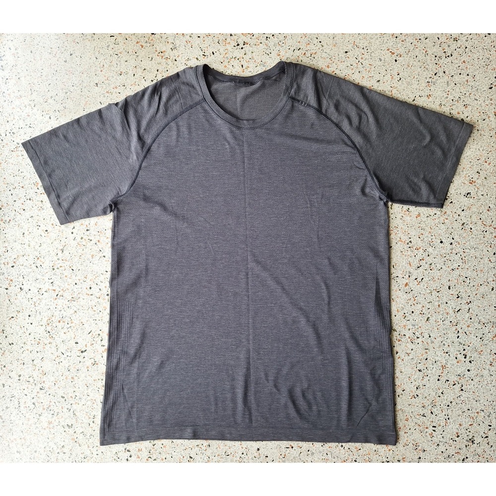 40 Lululemon Metal‎ Vent Tech Short Sleeve Shirt